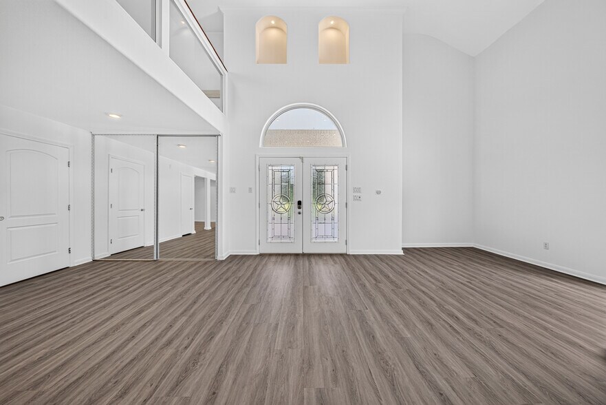 More Photos Of 26214 Hunter Ln, Katy Light Distribution For Lease