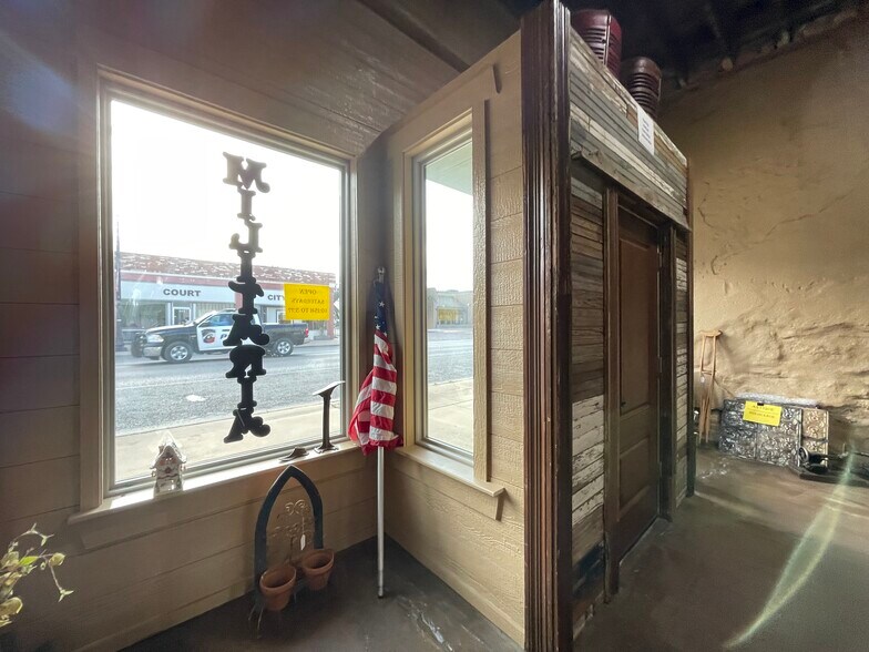 More Photos Of 503-505 Conrad Hilton Blvd, Cisco Storefront Retail Residential For Sale