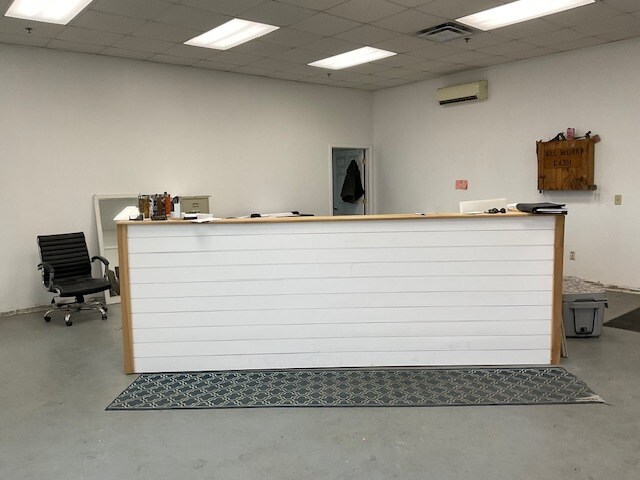 More Photos Of 6085 Court Street Rd, Syracuse Warehouse For Lease