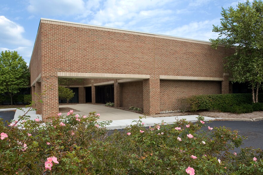 More Photos Of 39111 W 6 Mile Rd, Livonia Coworking Space