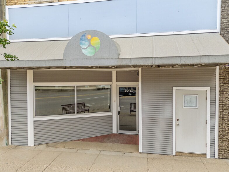More Photos Of 223 E Main St, Reedsburg Storefront Retail Office For Sale
