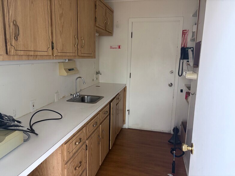 More Photos Of 118 Columbia Tpke, Florham Park Medical For Sale