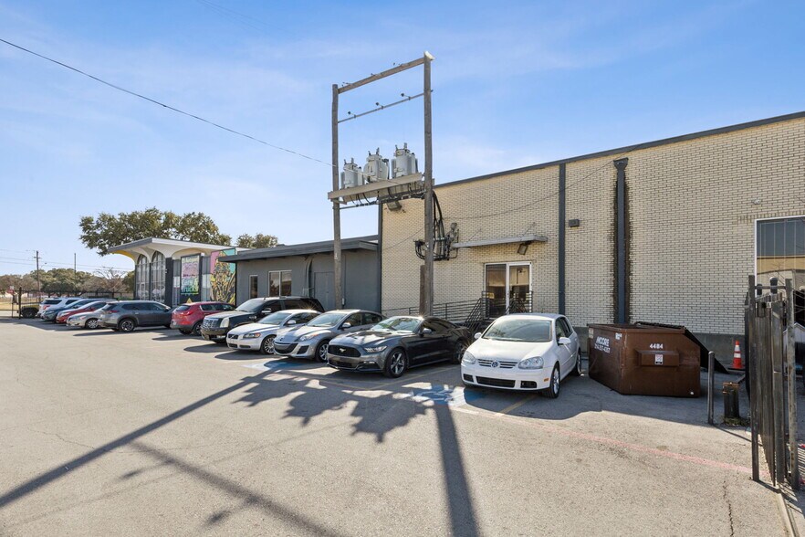 More Photos Of 1365 Regal Row, Dallas Distribution For Sale