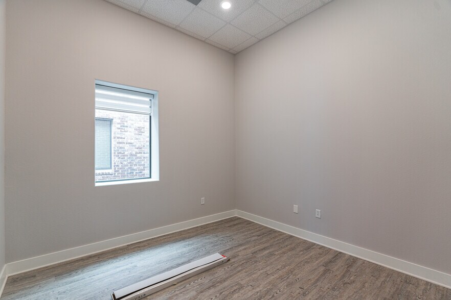 More Photos Of 350 Nursery Rd, Spring Medical For Lease