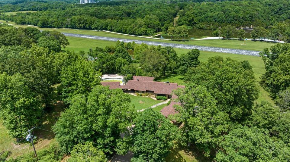 More Photos Of 1051 Peterson Dr, Decatur Specialty For Sale
