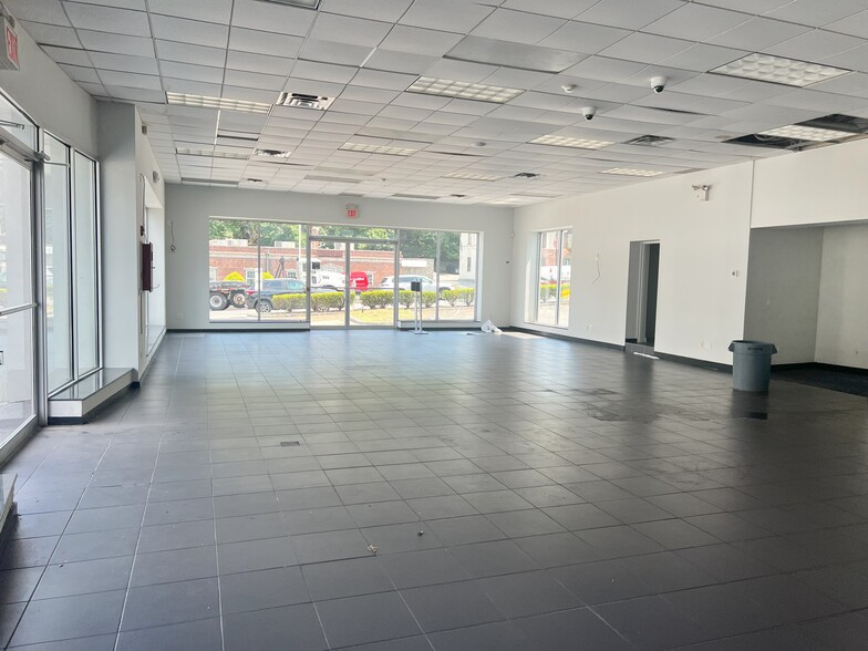 More Photos Of 1245 Central Park Ave, Yonkers Auto Dealership For Lease