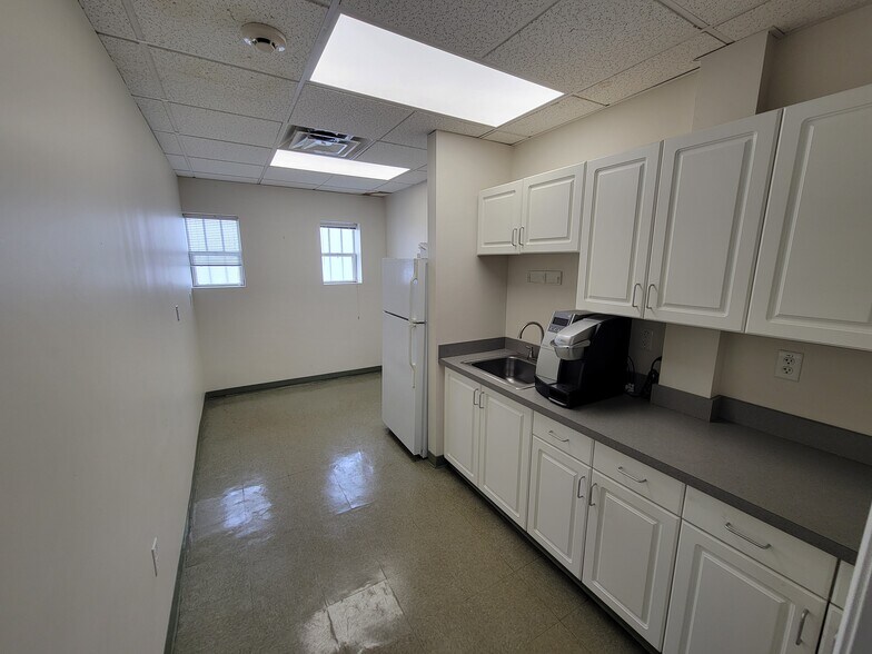 More Photos Of 34 Chelmsford St, Chelmsford Medical For Lease
