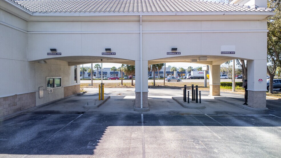 More Photos Of 18031 S Tamiami Trl, Fort Myers Bank For Lease