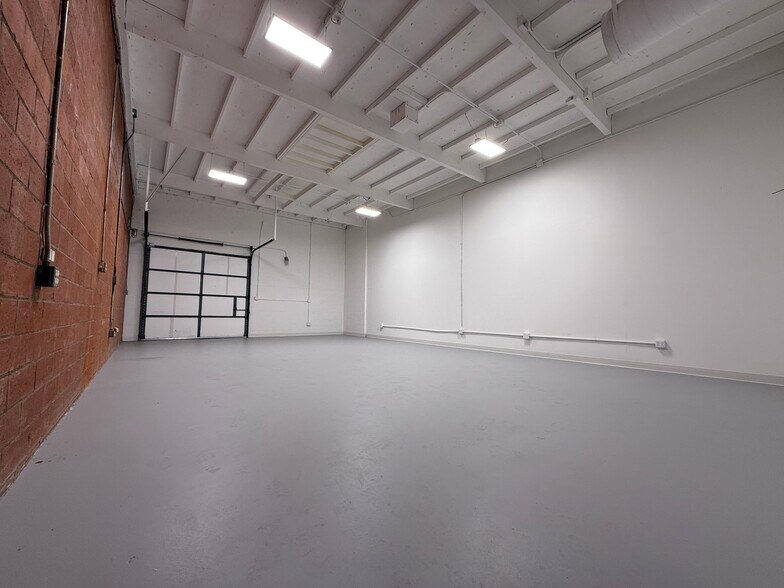 More Photos Of 1551 16th St, Santa Monica Manufacturing For Lease