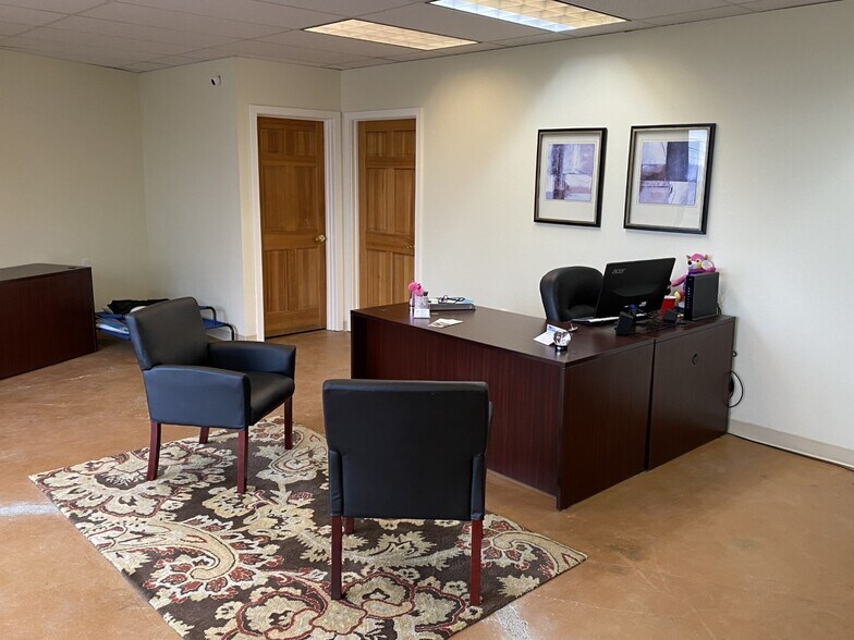 More Photos Of 5215 SE Flavel Dr, Portland Freestanding For Lease
