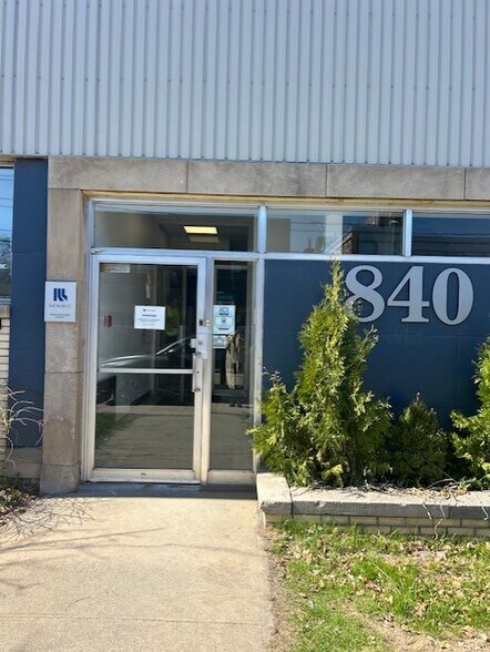 More Photos Of 840 Rue Raoul-Jobin, Québec Office For Lease
