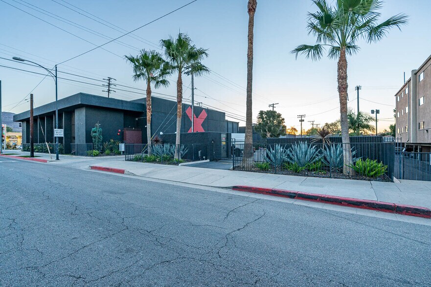 Primary Photo Of 1001 S Victory Blvd, Burbank Warehouse For Lease