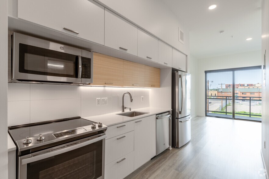 More Photos Of 747 Hampden Ave, Saint Paul Apartments For Sale