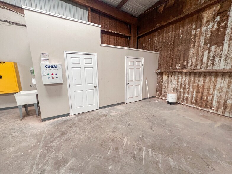 More Photos Of 6610 E Hwy 80 & 6618 E Hwy 80, Midland Industrial For Sale