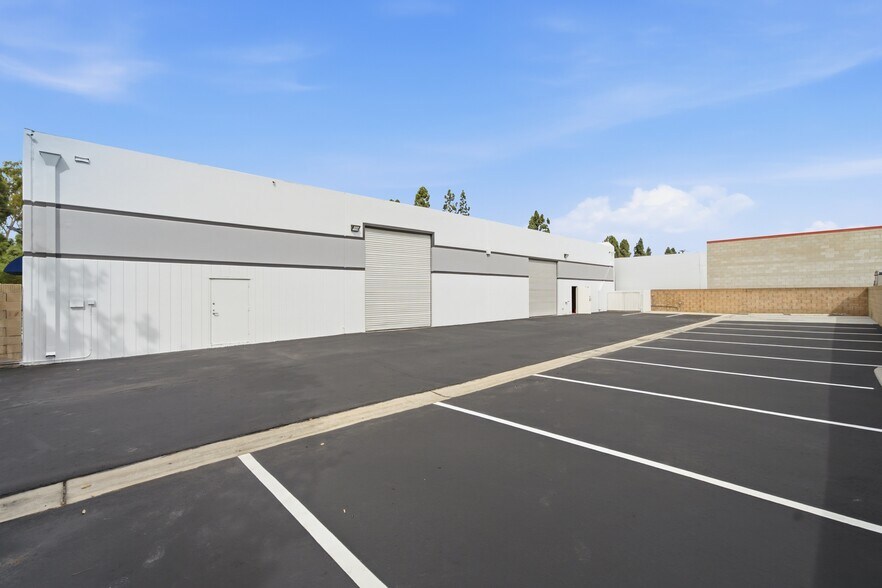 More Photos Of 11560 Seaboard Cir, Stanton Warehouse For Sale