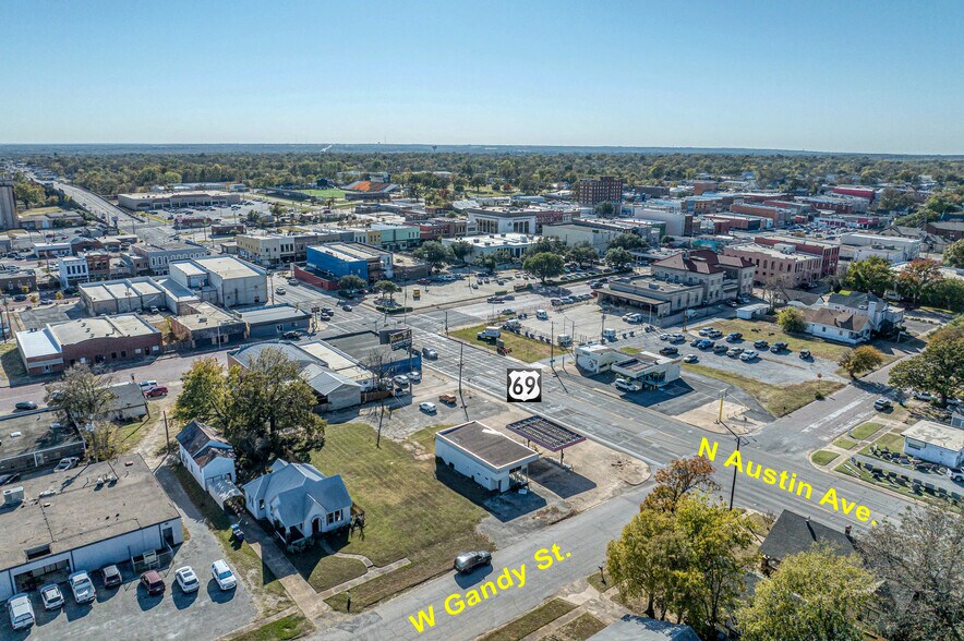 More Photos Of 212 N Austin Ave, Denison Bank For Sale