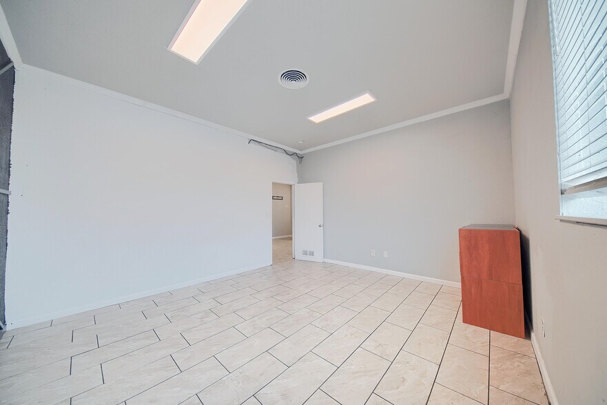 More Photos Of 33 E Magnolia St, Stockton Office For Lease