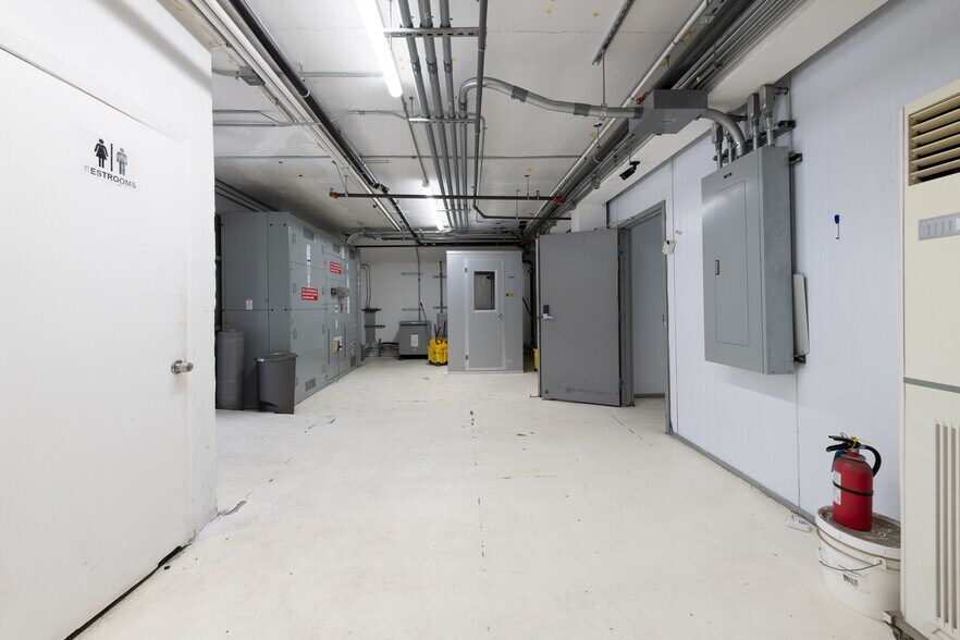 More Photos Of 197 E Jefferson Blvd, Los Angeles Warehouse For Sale