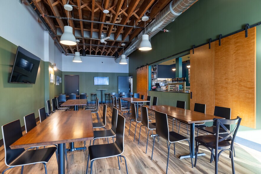 More Photos Of 973 Smith Ave S, Saint Paul Freestanding For Sale