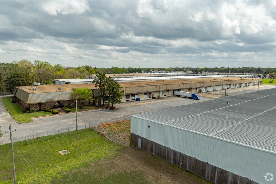 More Photos Of 2900 Datsun Dr, Memphis Distribution For Lease