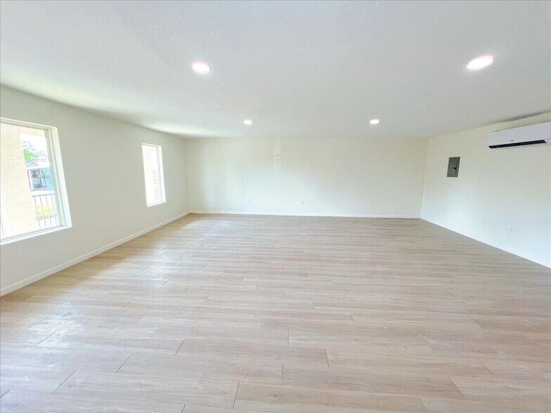 More Photos Of 7704 Irvington Blvd, Houston General Retail For Lease