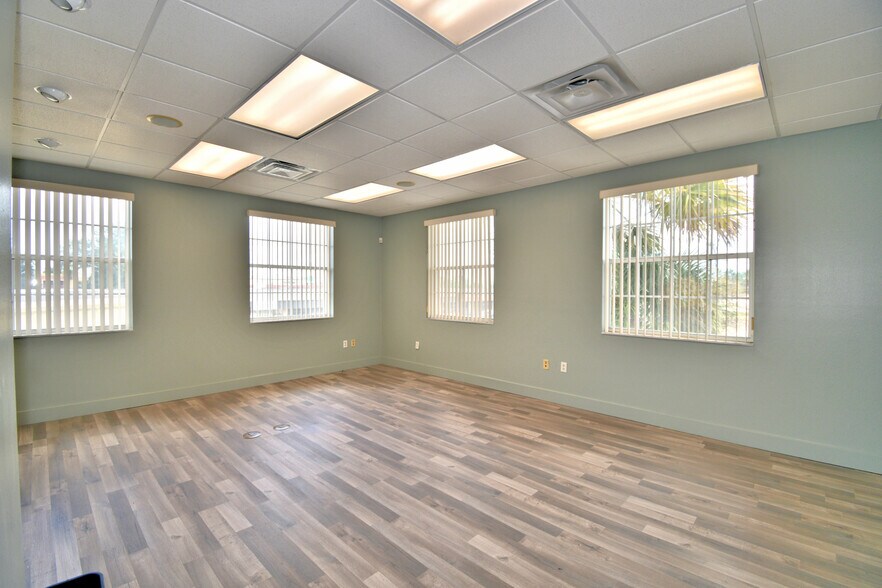 More Photos Of 43344 Highway 27, Davenport Coworking Space
