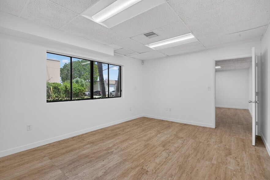 More Photos Of 4700-4712 NE 11th Ave, Oakland Park Warehouse For Lease