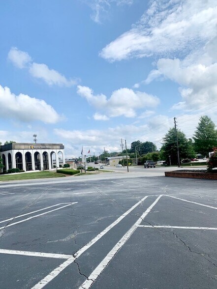 More Photos Of 474 N Main St, Cornelia Storefront Retail Office For Lease