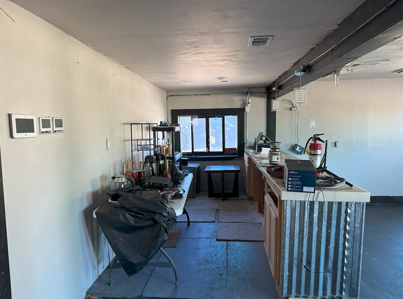 More Photos Of 308 E Hattie St, Fort Worth Bar For Sale