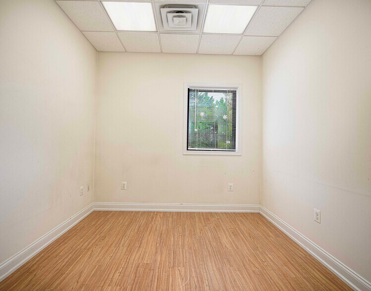 More Photos Of 350 Granary Rd, Forest Hill Flex For Lease