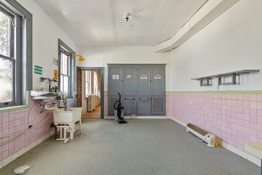 More Photos Of 2500 E Marshall St, Richmond Office For Lease