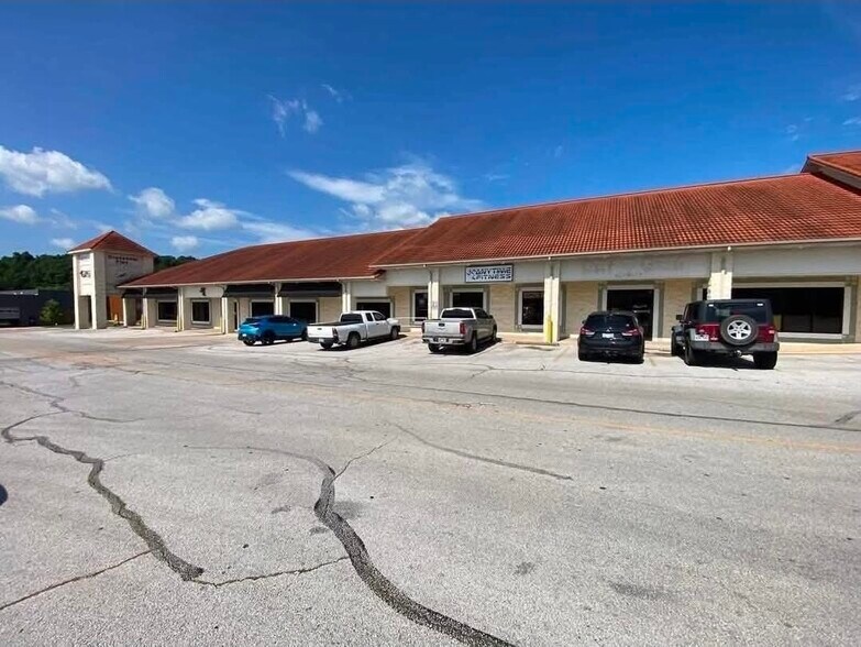 More Photos Of 115 W Industrial Park Rd, Harrison General Retail For Lease