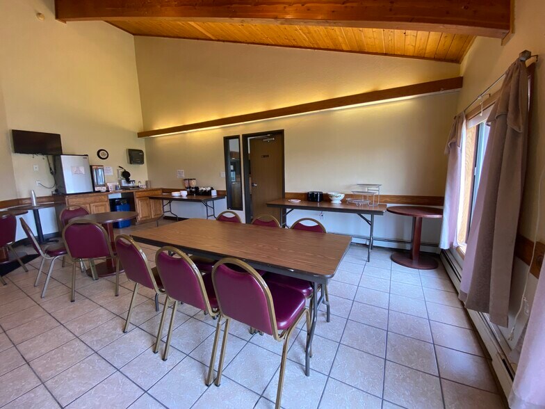 More Photos Of 821 Highway 75 N, Breckenridge Hotel For Sale