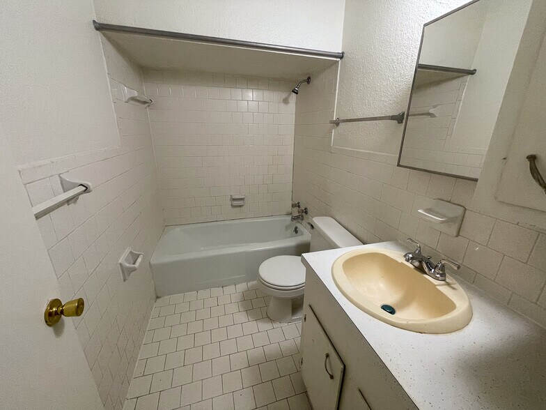 More Photos Of 704 Cline St, Huntsville Apartments For Sale
