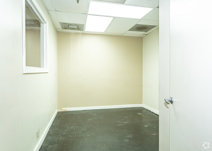 More Photos Of 7501-7521 NW 52nd St, Miami Unknown For Lease