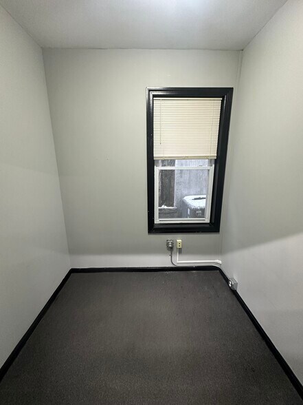 More Photos Of 202 Merrick Rd, Rockville Centre Storefront Retail Office For Lease
