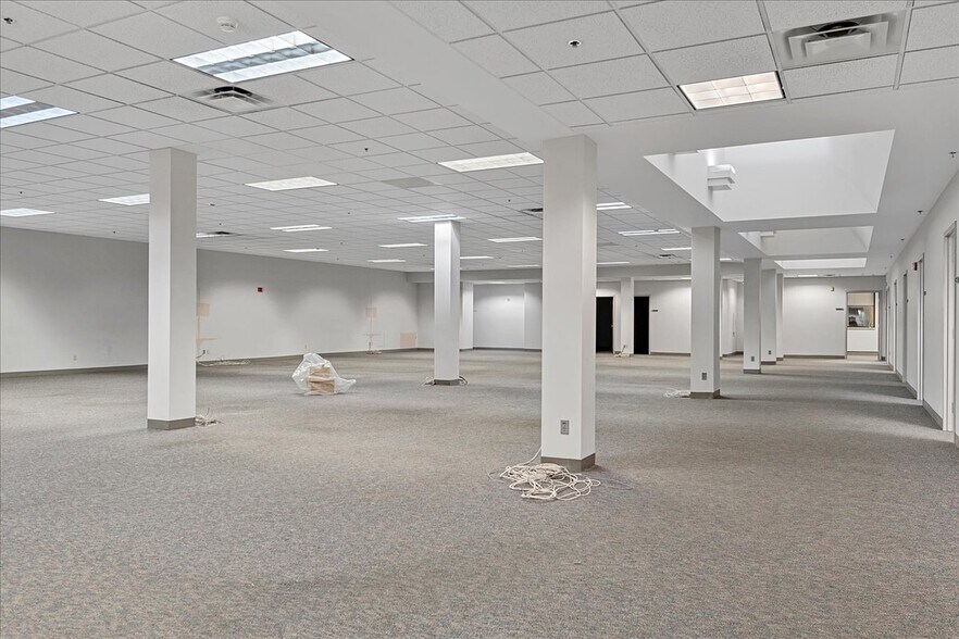 More Photos Of 740 E Ash St, Springfield Office For Lease
