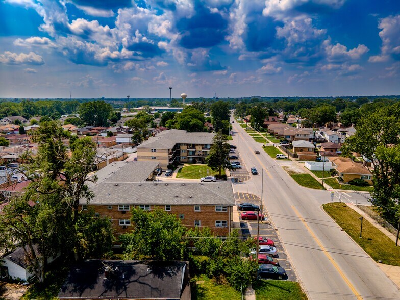 More Photos Of 1025 W Vermont St, Calumet Park Apartments For Sale