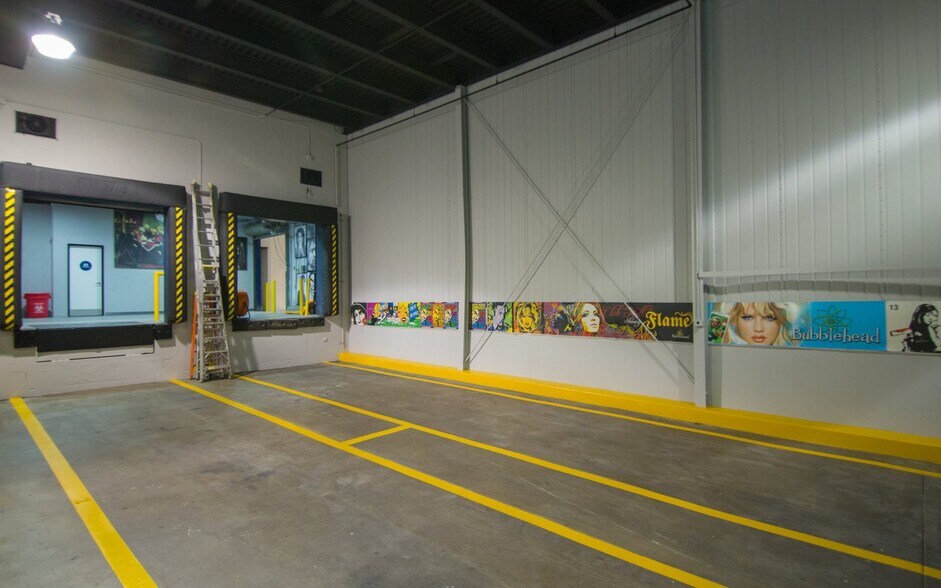 More Photos Of 1031 S Victory Blvd, Burbank Warehouse For Lease