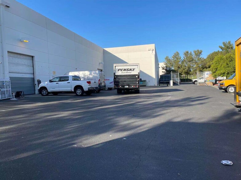 More Photos Of 40 Tesla, Irvine Manufacturing For Lease