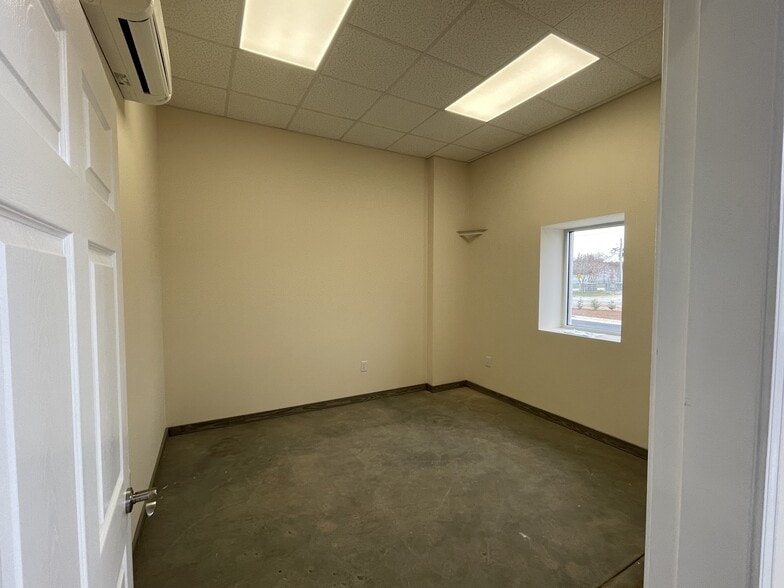 More Photos Of 904 E Russell St, Fayetteville Light Distribution For Lease