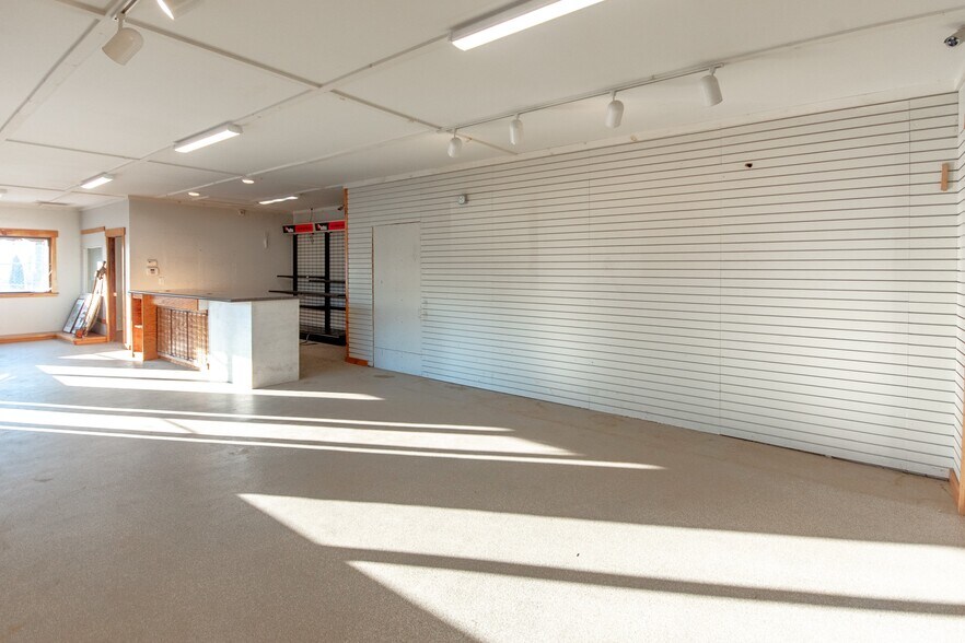 More Photos Of 535 W Main St, Franklin Specialty For Sale