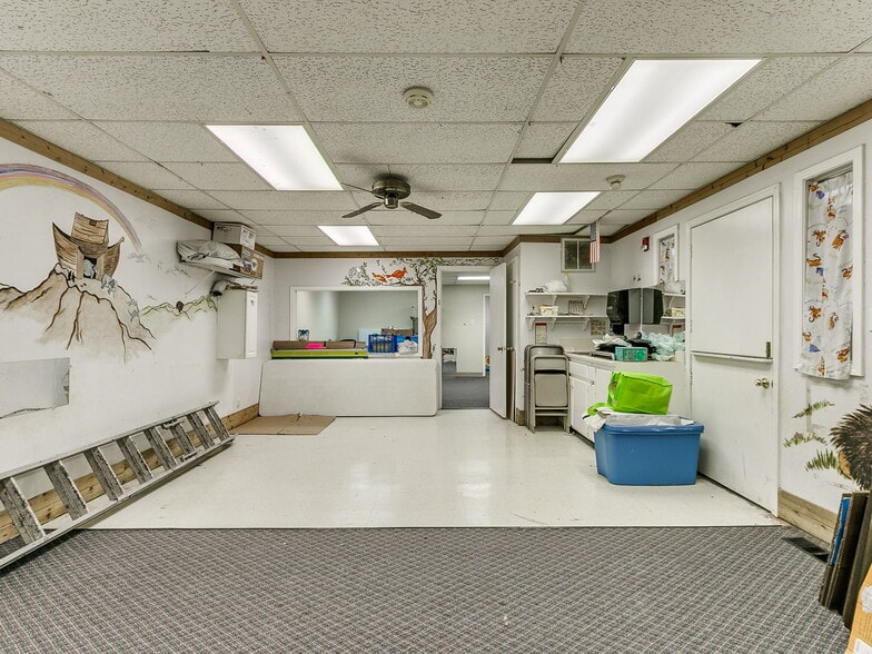 More Photos Of 809 SW 4th St, Moore Religious Facility For Sale