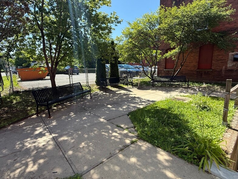 More Photos Of 324-330 N St, Pittsfield, MA 01201 St, Pittsfield Office For Lease