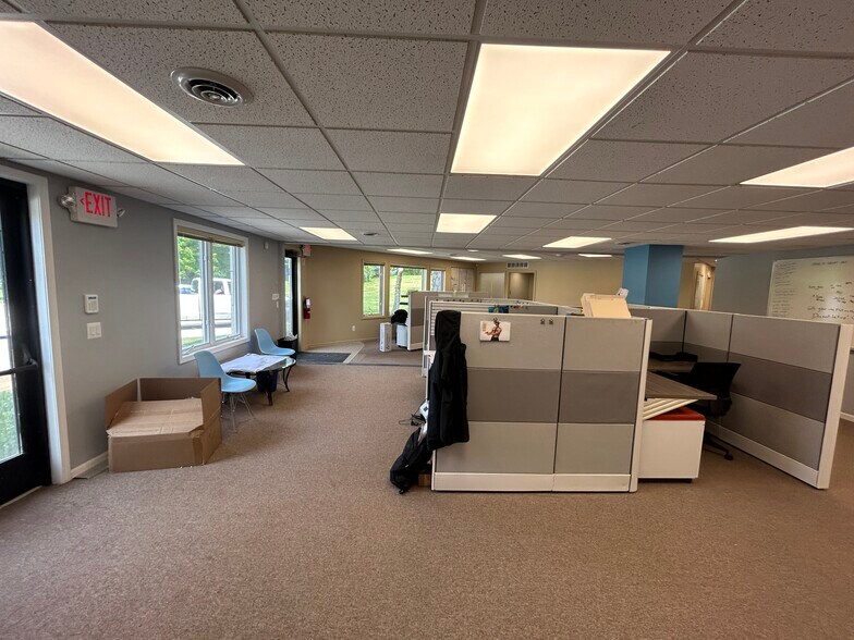 More Photos Of 15045 Dixie Hwy, Holly Coworking Space