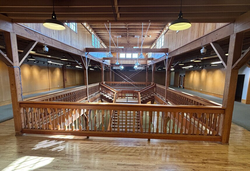 More Photos Of 450 W 3rd Ave, Eugene Storefront Retail Office For Lease