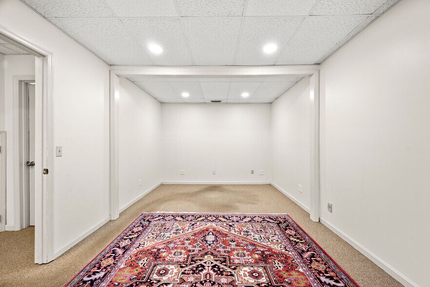 More Photos Of 300 Forest Ave, Chattanooga Office For Sale