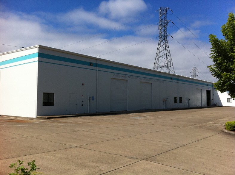 More Photos Of 869-875 Shelley St, Springfield Warehouse For Lease