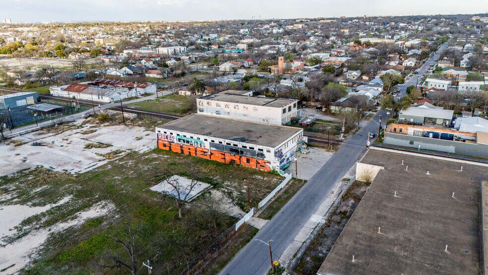 More Photos Of 533 Delaware St, San Antonio Industrial For Sale