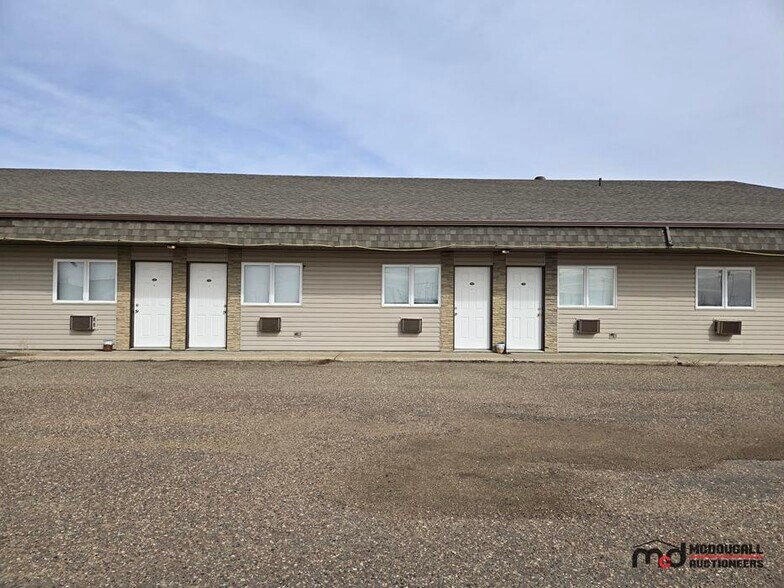 More Photos Of 775 W 5th Ave, Shaunavon Hotel For Sale